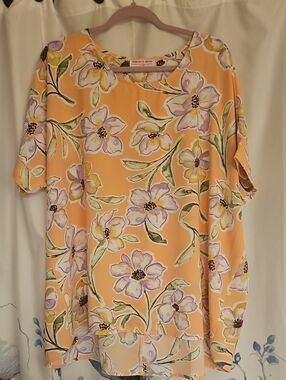 Peach Floral Short-Sleeve Blouse by Discovery